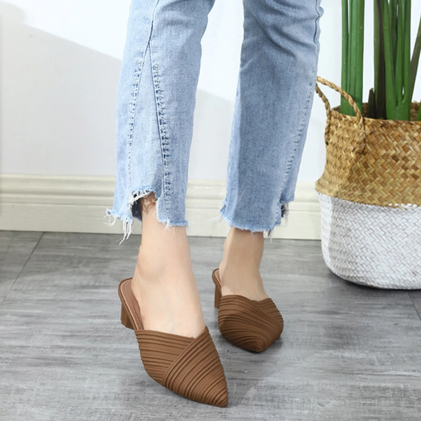 Sandalias puntiagudas de verano para mujer Sandalias de tacón bajo con mulas Zapatillas de tacón alto Chanclas Zapatillas puntiagudas Zapatos de fiesta
