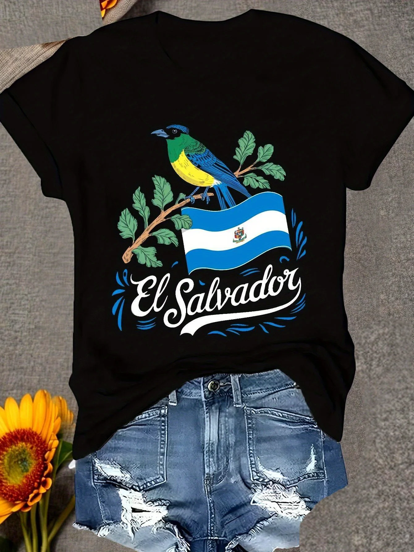 [Trebalena Graphic Tee]Comfortable Women's Oversized Print T-shirt El Salvador Flag & Bird Print T-Shirt - Bold National Pride