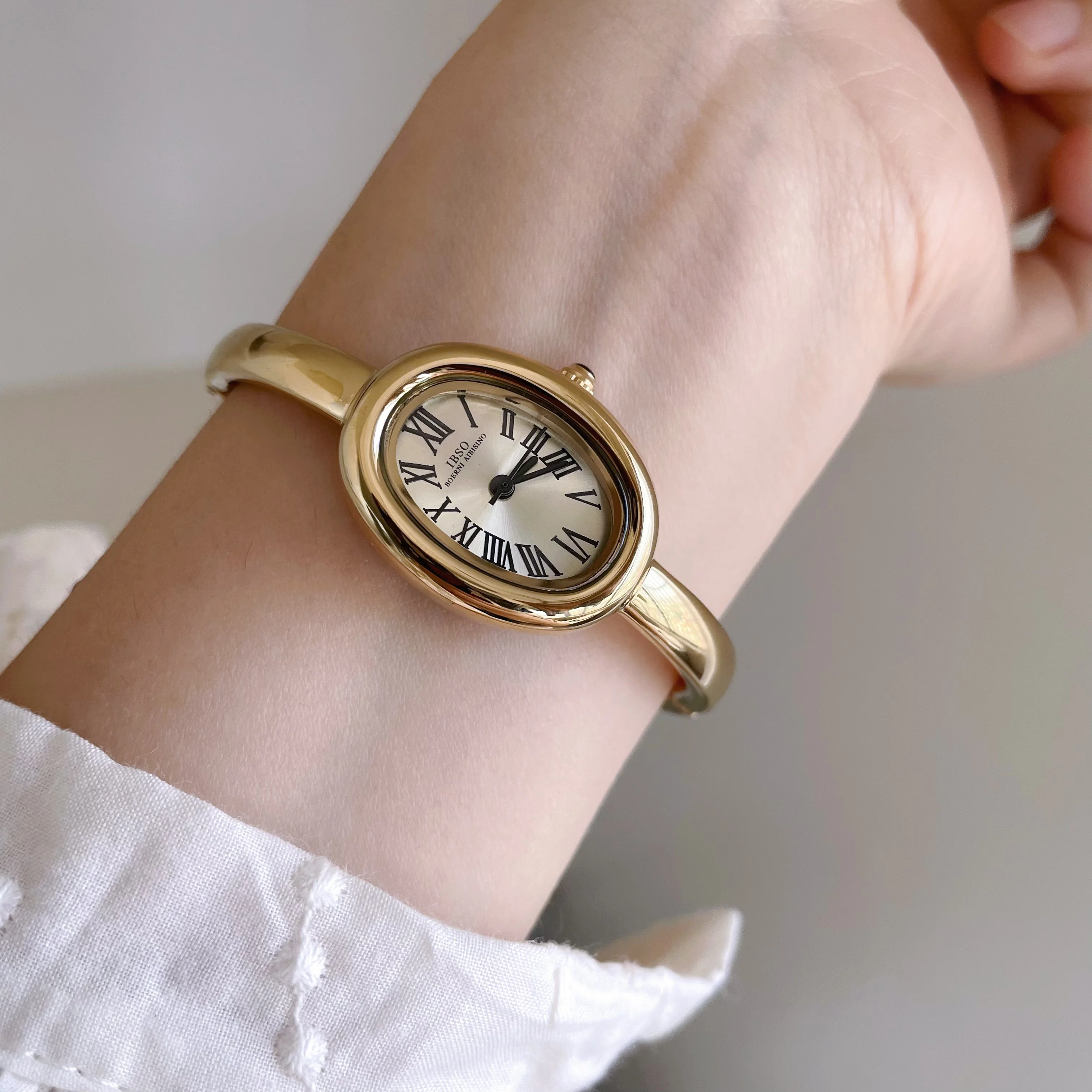 LuxuryOvalVintage Bracelet Watch Simple And Versatile Women'S WristwatchAPerfect Gift For Ladies A HighEnd Selection Of Watches.