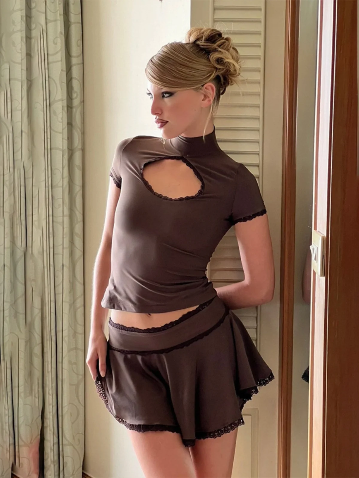 

Кружевной ажурный комплект с коротким рукавом для женщин: модный ансамбль с цветочным узором и вырезами, весенняя коллекция, состав 9%-95% [материал]