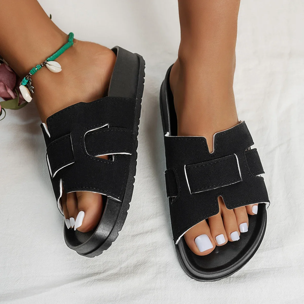 Summer Women Slippers Lightweight Comfortable Sandals Anti-slip Designer Shoes 2025 New Trend Beach Flat Slippers Slides Women