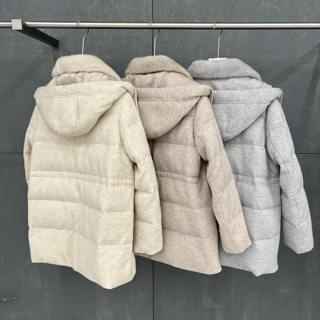 2025 الشتاء الشباب نمط فرو المنك طوق الأبيض أوزة أسفل سترة المرأة المتوسطة وطويلة الدافئة مقنعين معطف الفرو