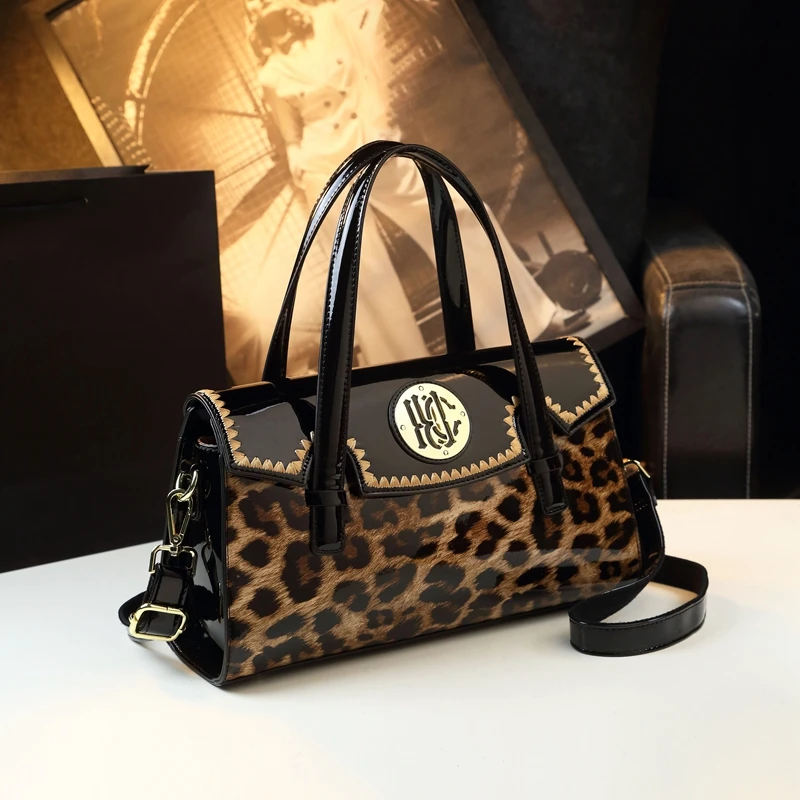 2024 New Big Bag Women\'s Light Luxury Fashion High end Underarm Bag Middle aged Mom Handheld Shoulder Bag