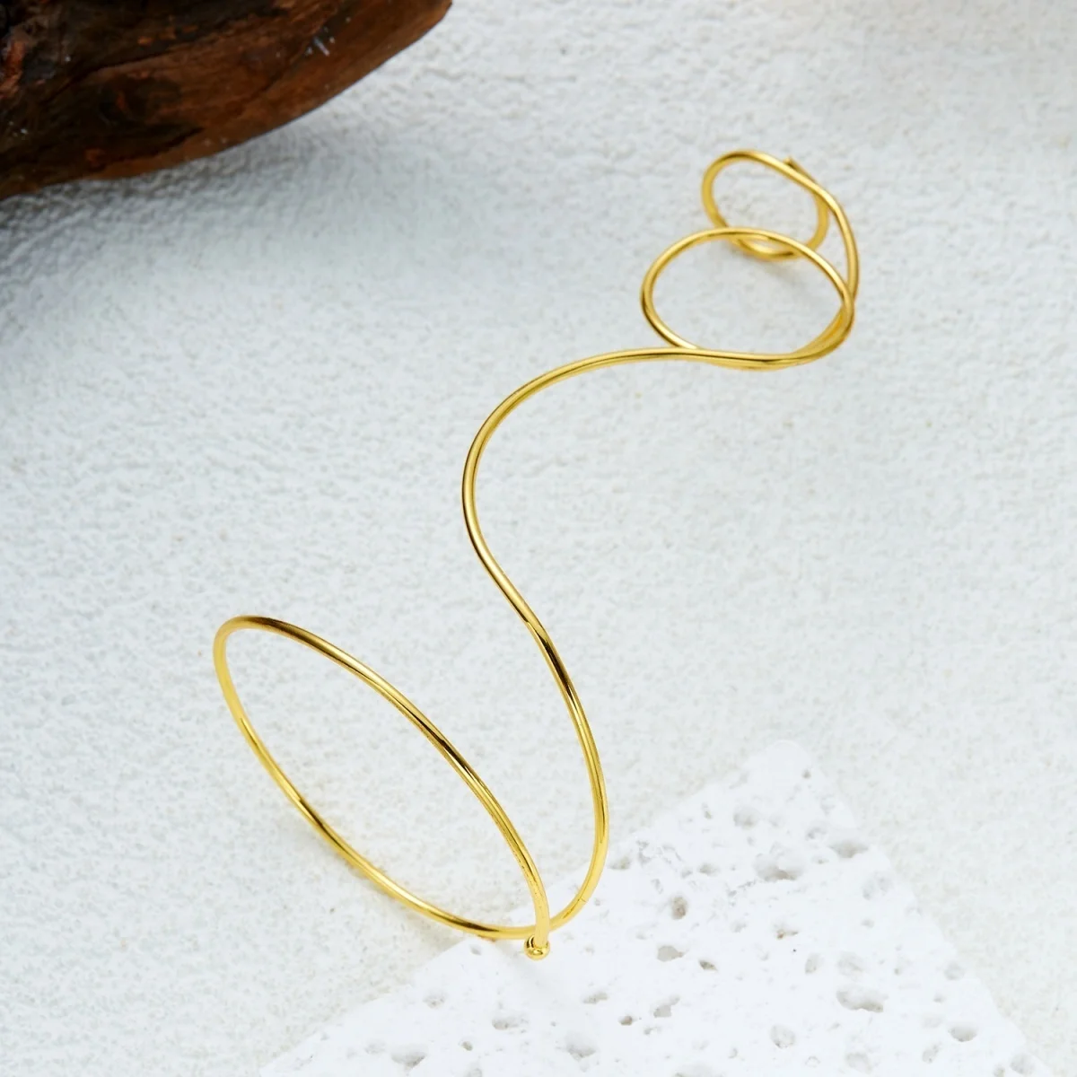 Einfache Edelstahl-Metall-Armreifen für Damen und Herren im Nischen-Stil mit geometrischen Spiralstreifen, offener Armreif-Schmuck. – Detail 26