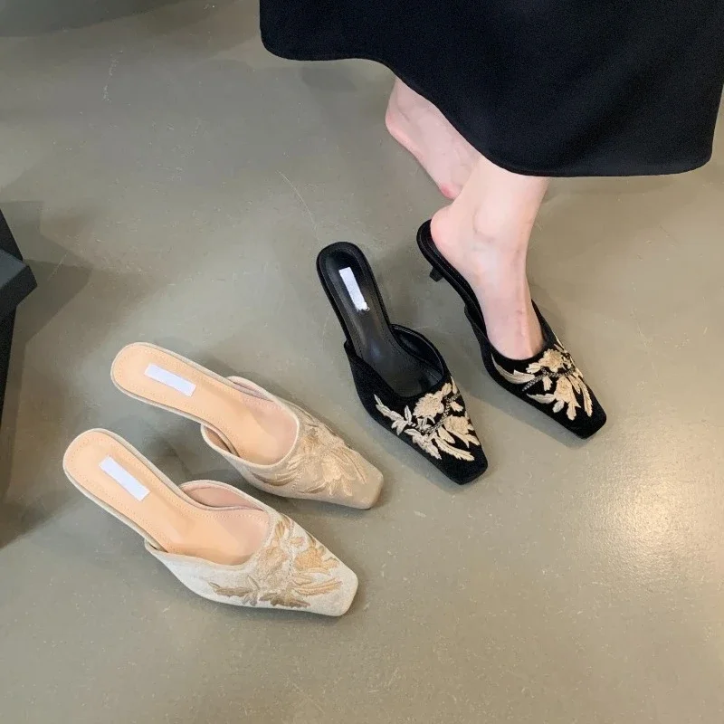 

Women's Square Toe Velvet Floral Embroidery V Cut Slip on Kitten Heel Mules Elegant Casual Daily Party Office Footwear DropShip