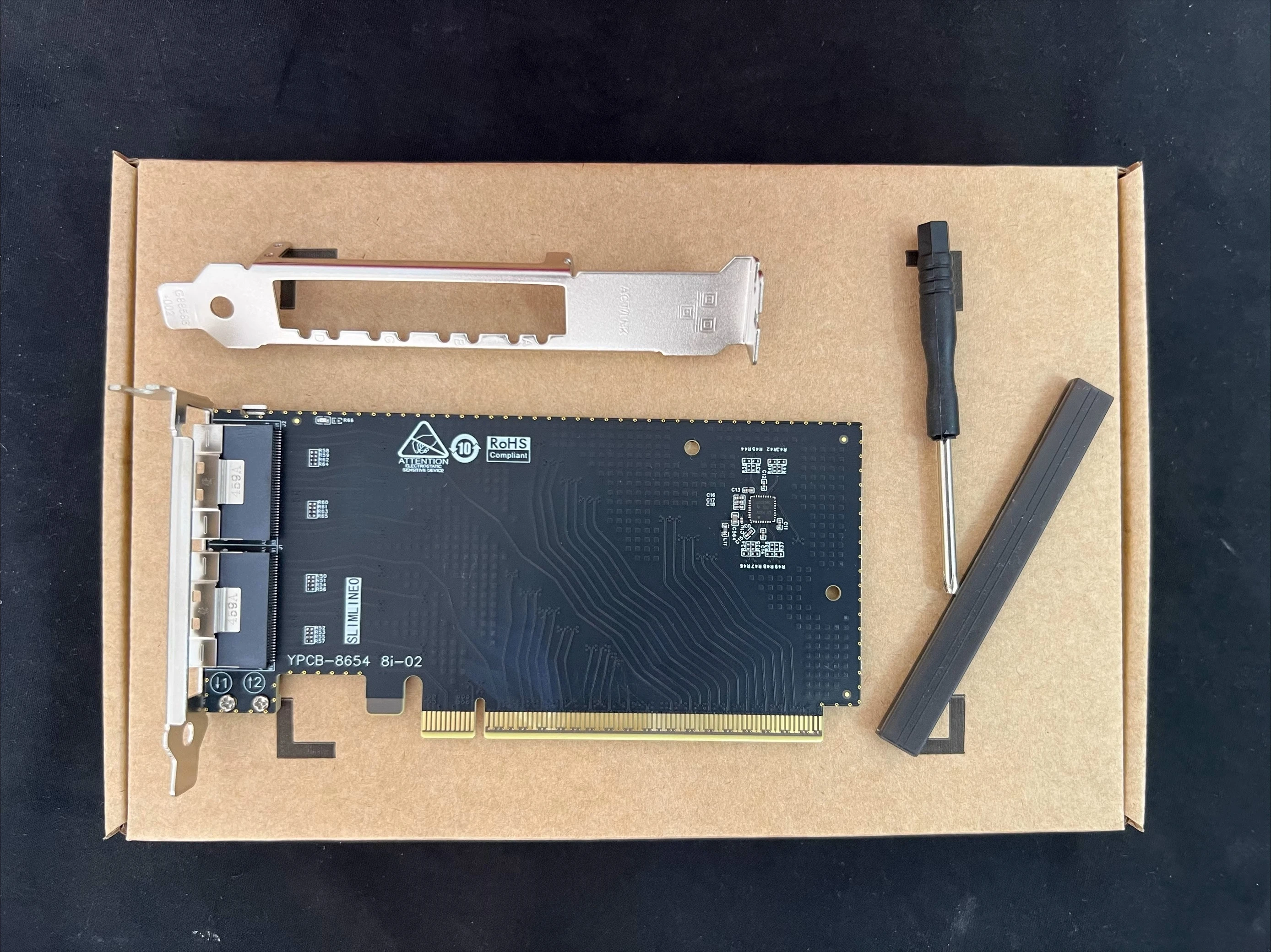 

Graphics Card External PCle4.0 X16 To SlimSAS8654 After The Half-height Adapter Card DIY