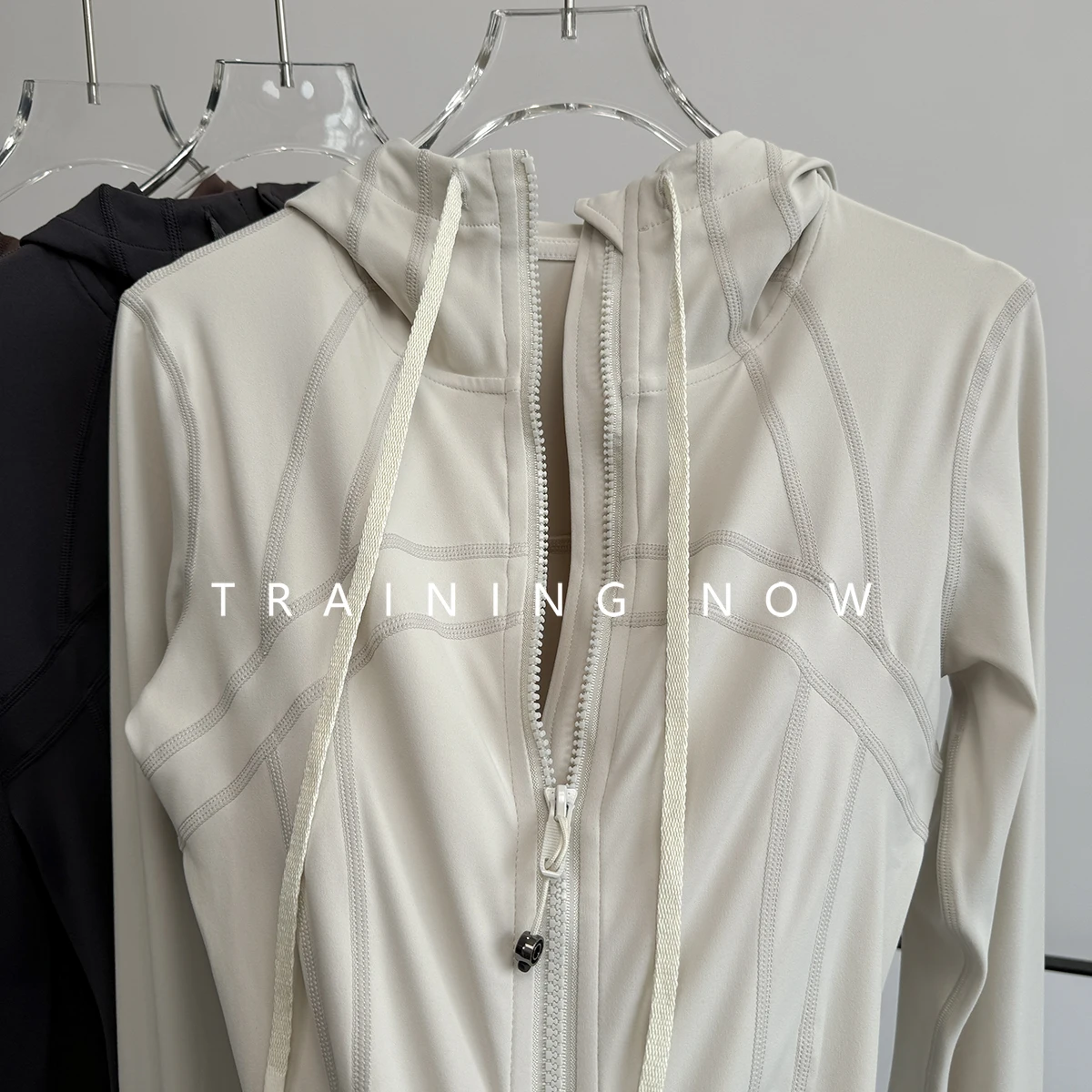 

Sports jacket for women with slim stand collar and fur hooded slim fitness jacket for long-sleeved running yoga clothes top