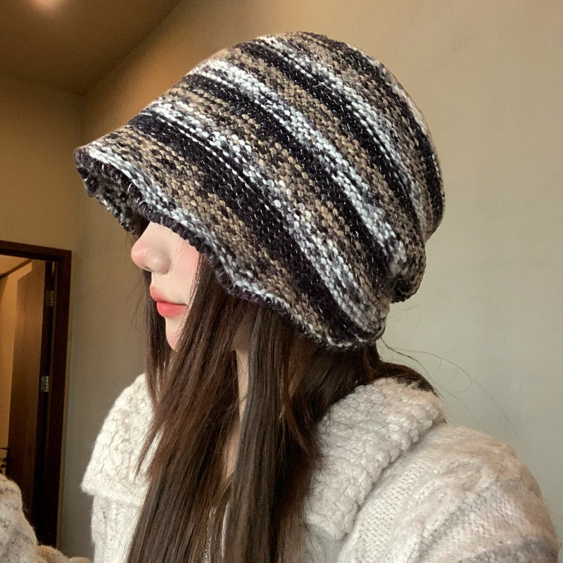 Japanische Retro-Strickmütze mit Farbverlauf und Kontraststreifen, Damen-Herbst- und Wintermütze, warm, mit Ohrenschutz, vielseitige Mütze im Skull-Design – Detail 1