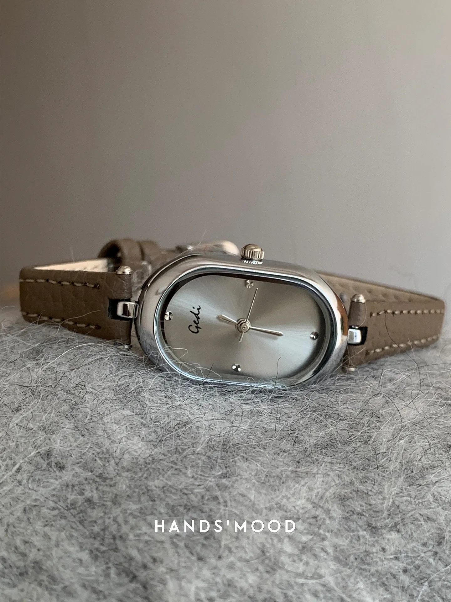 

New Elephant Grey And Silver Grey Long Oval Fashionably Elegant And Versatile Leather Women'S Watch, Perfect For Commuting.