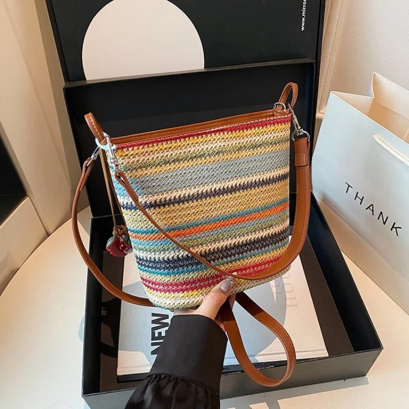 

Elegant Bamboo Handle Bag For Women With Natural Material Accent And Premium Leather Body