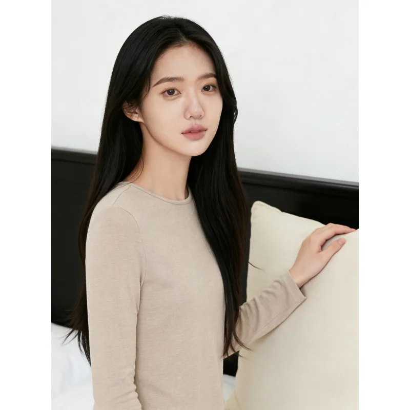 

Women's Solid White Basic Long Sleeve T-Shirt Slim Fit Soft Crew Neck Tee Casual Daily Wear Layering Top for Spring Fall Winter