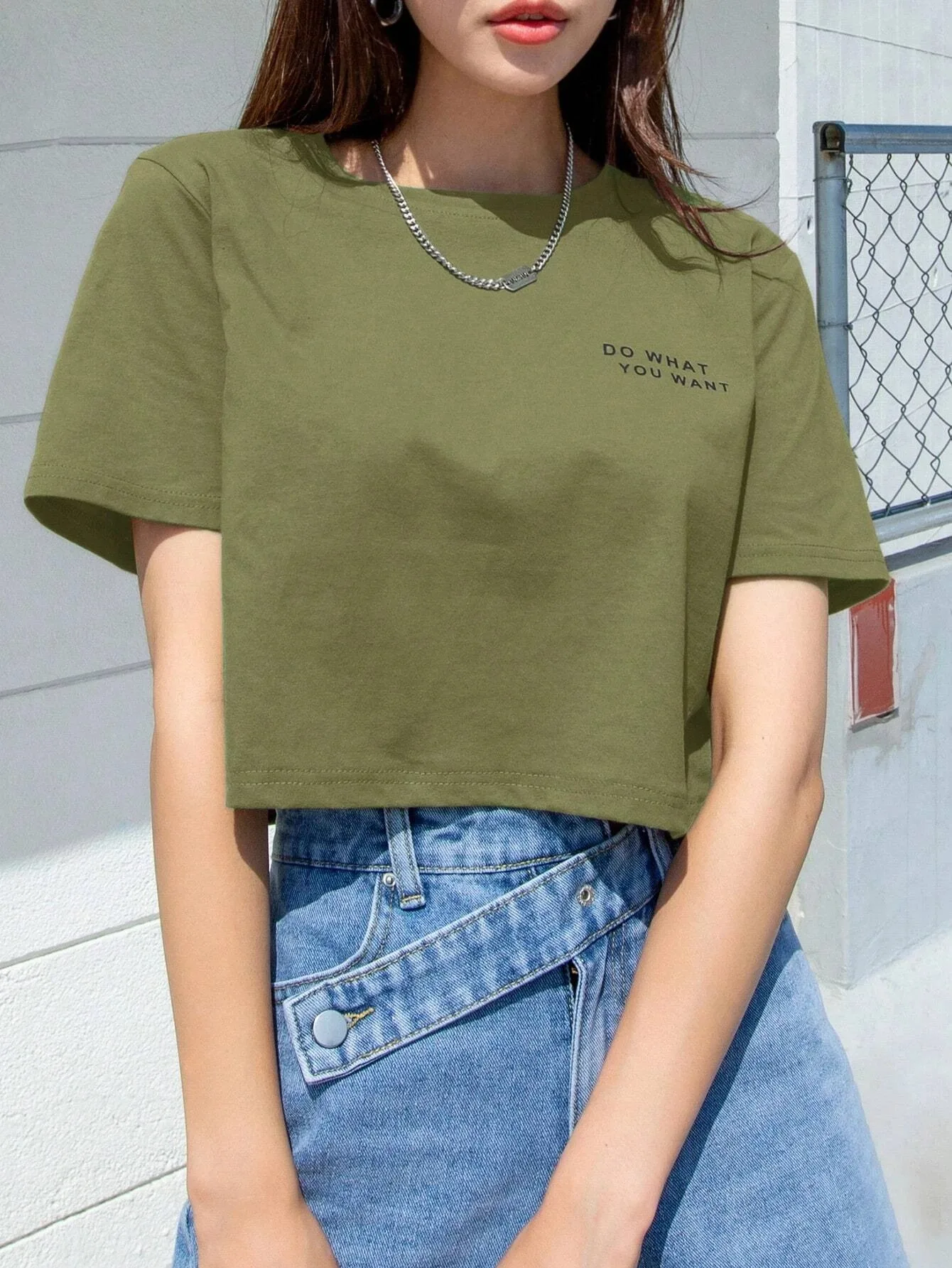 Basic hot sale Women's DAZY Slogan Graphic Crop Tee Loose Fitness Top Shirt Sports oversized Short Sleeve T-shirt Top Women's