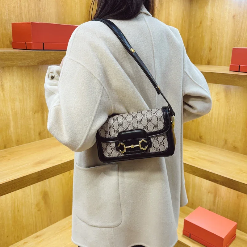 

Stylish Simple Vintage Diaper Bag A Chic Classic Leather Crossbody Bag With Letter Logo For Elegant Luxury Women