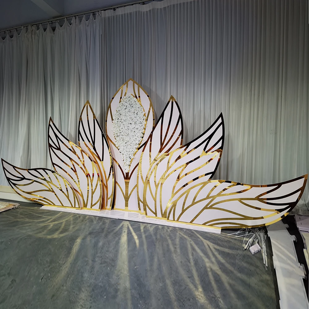 

Golden Exquisite Pattern Wedding Backdrop for Events Party and Banquet Decoration