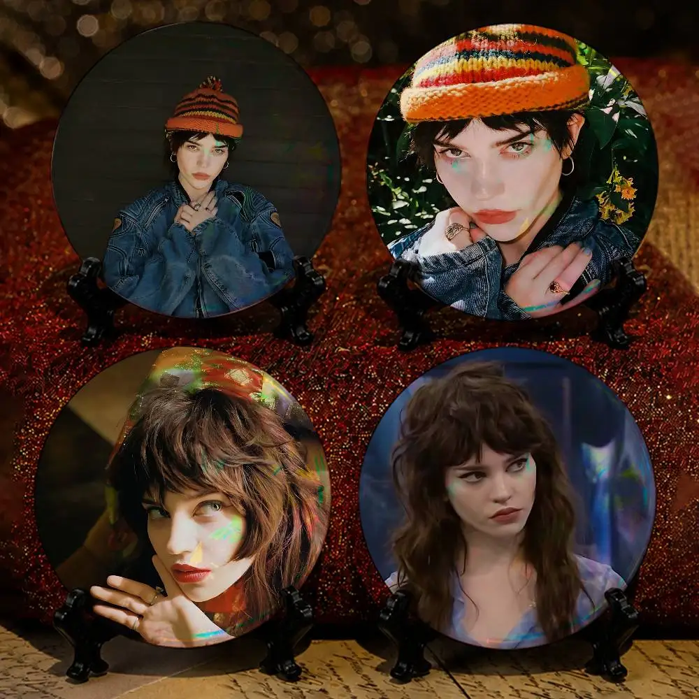 Actor S-Sophie T-Thatcher Pins 58mm Cute Cartoon Badge Handmade Brooches for Backpack Accessories Jewelry Gifts