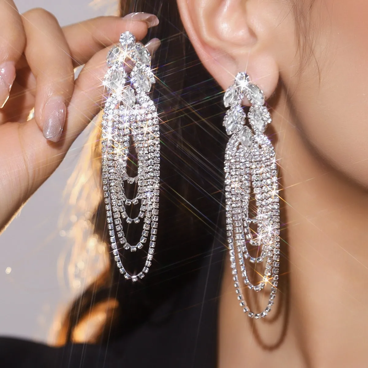 Exquisite luxurious shiny rhinestone long earrings for women, new internet celebrity short drama actor stud earrings