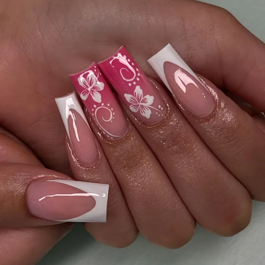 

24 white flower-patterned false nails shipped randomly; pink French manicure style; short and wearable; suitable for women.