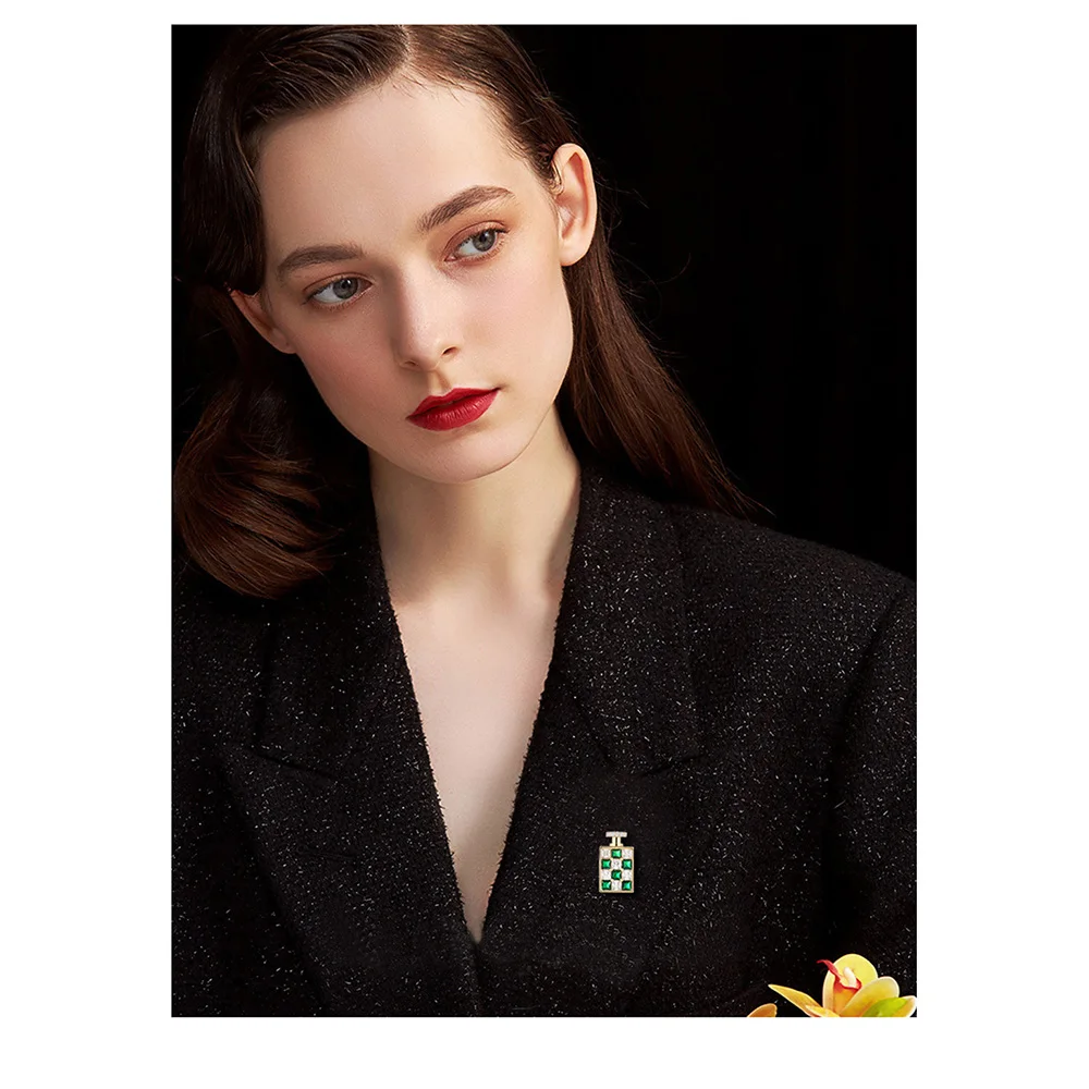 High End fashion Perfume Bottle Brooch Fashion High Sense Women's Lapel Clip Luxury Temperament Coat Cardigan Pins