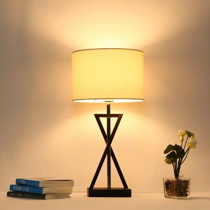 Nordic Creative Desk Lamp, Living Room Study Bedroom Bedside Desk Lamp American Style Iron Personalized Decoration Floor Lamp