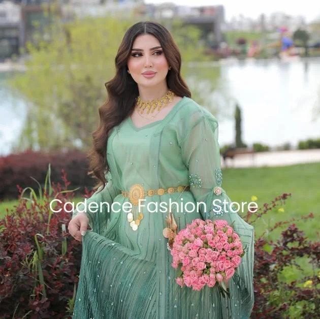 Elegant Green Arabic Formal Evening Dresses V-Neck Chiffon Long-Sleeved Crystal Embroidered A-Line Dubai Luxury Party Dress