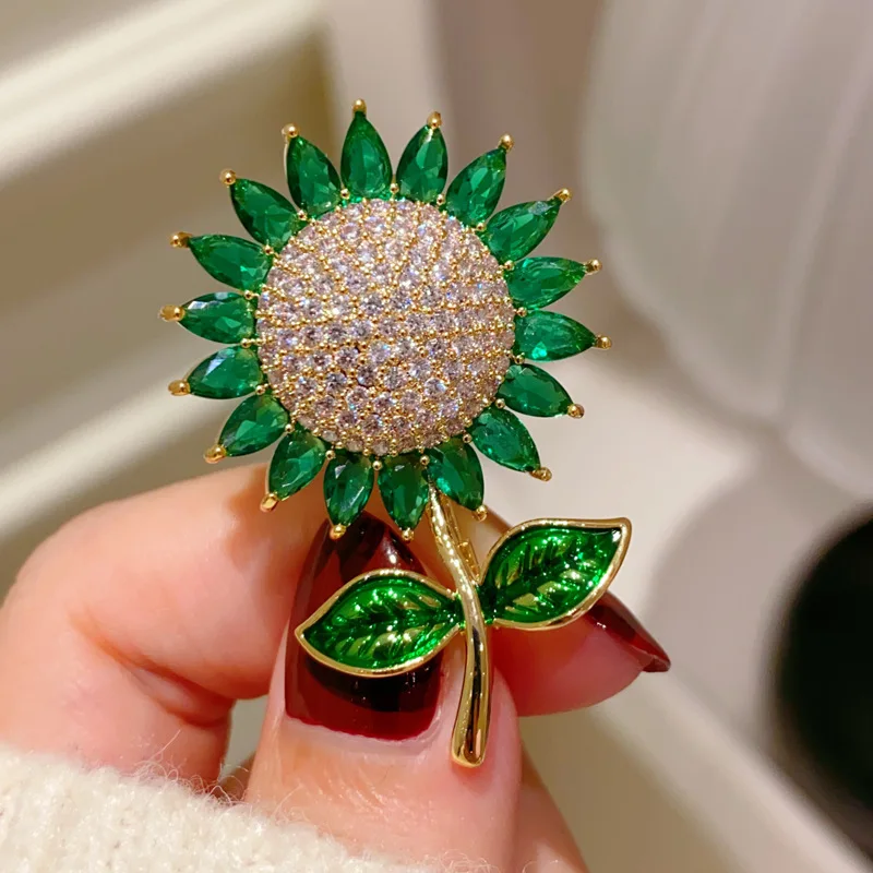 

Elegant Emerald Full Cubic Zirconia Sunflower Brooches for Women Delicate Luxury Temperament Corsage Clothing Pins Accessories