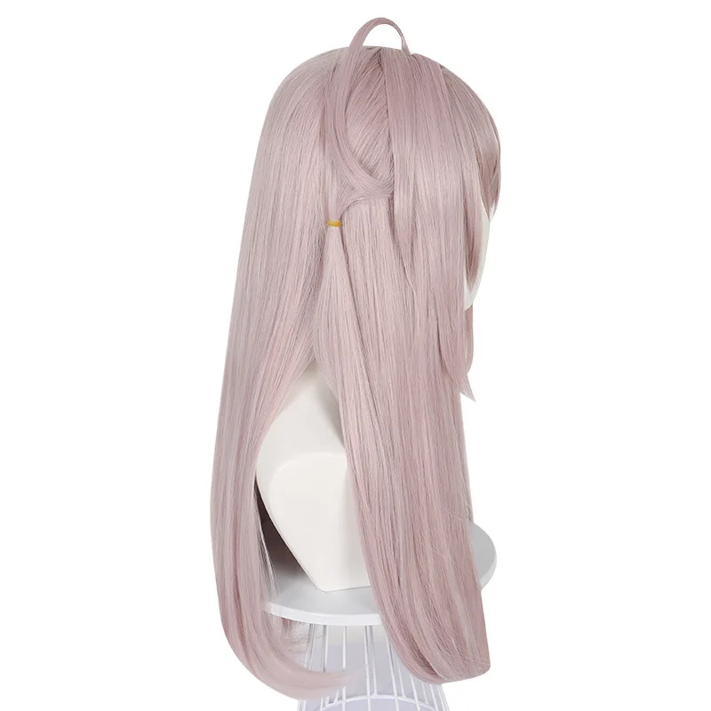 De pruik die mijn klasgenoot Clara droeg voor haar cosplaying was een lichtroze lang haar met een realistische hoofdhuidtop.