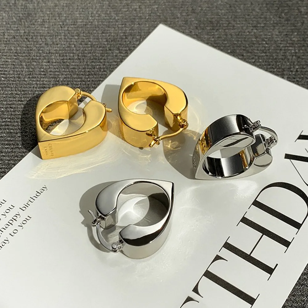 Europe and America Simple Earrings for Women Fashion Hollow Love Hoop Earrings Grils Metal Jewelry Cute Gift 2023 Trendy