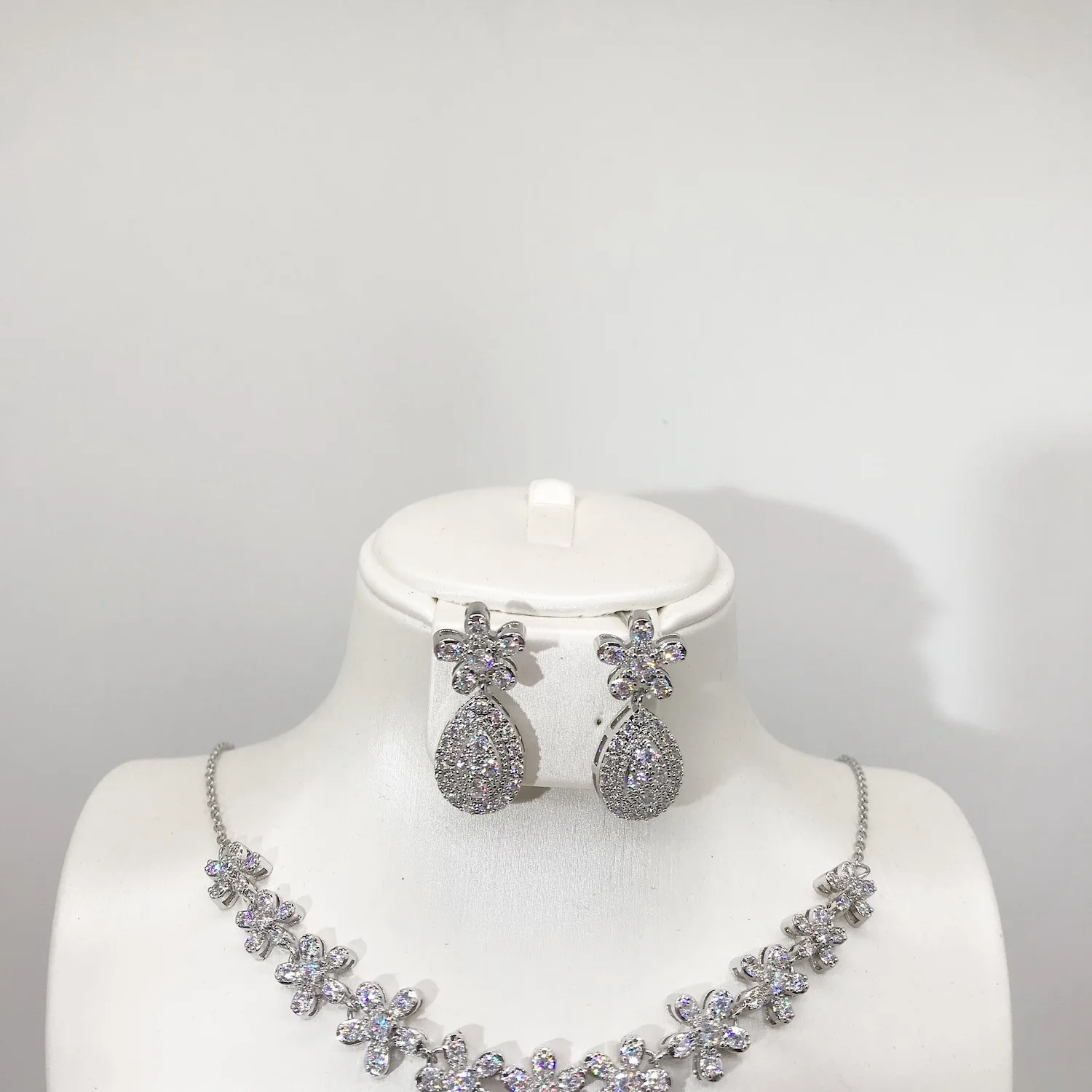 Luxury Full Diamond Floral Spliced Y-Shaped Necklace & Pear Shape Pendant Earrings Jewelry Set, Women Wedding Banquet Jewelry Ac