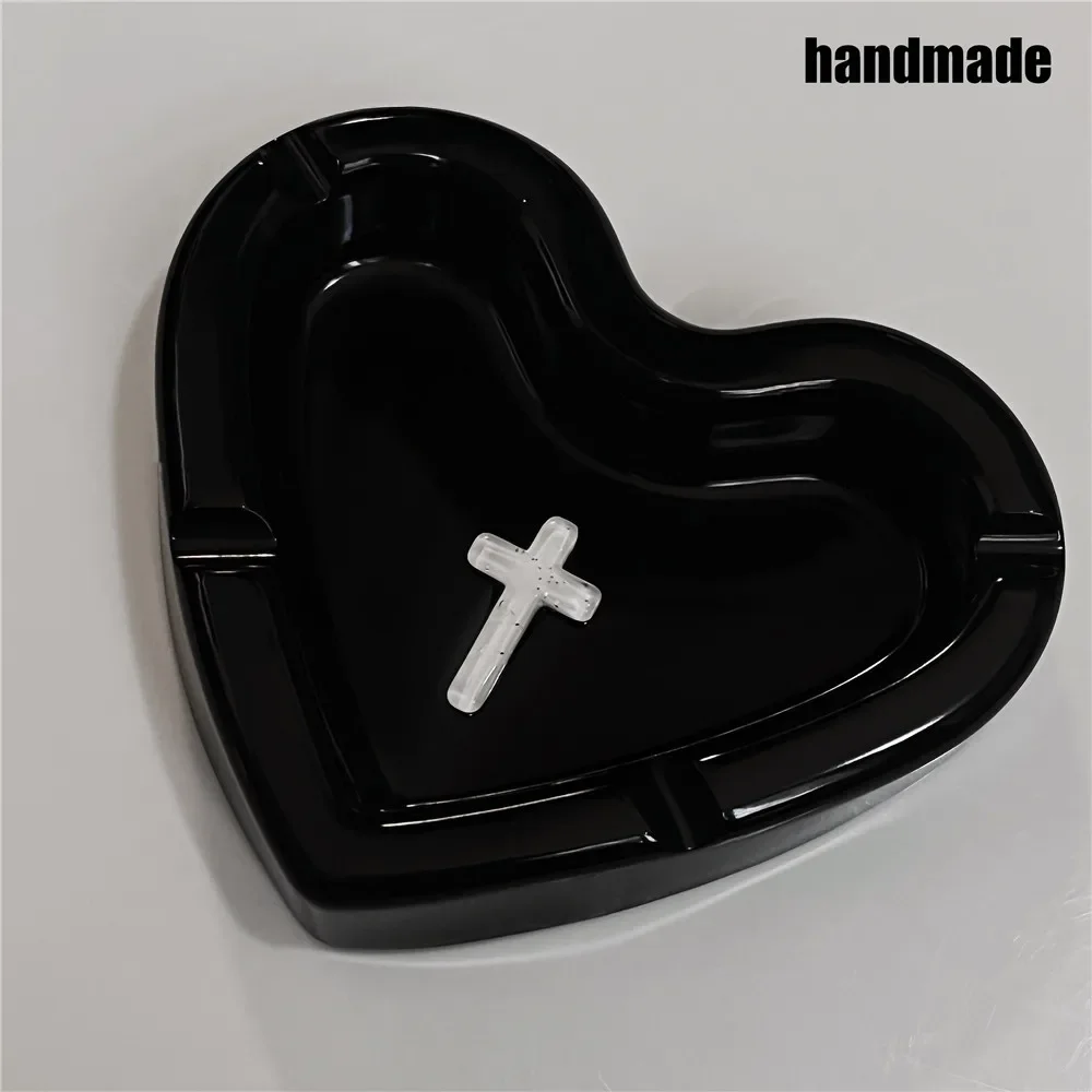 Pink LOVE Heart Resin Handmade Ashtray with Shape Cross for Smoke Girls Remove Odor Smoking Cigarettes Ashtray Accessories Gifts