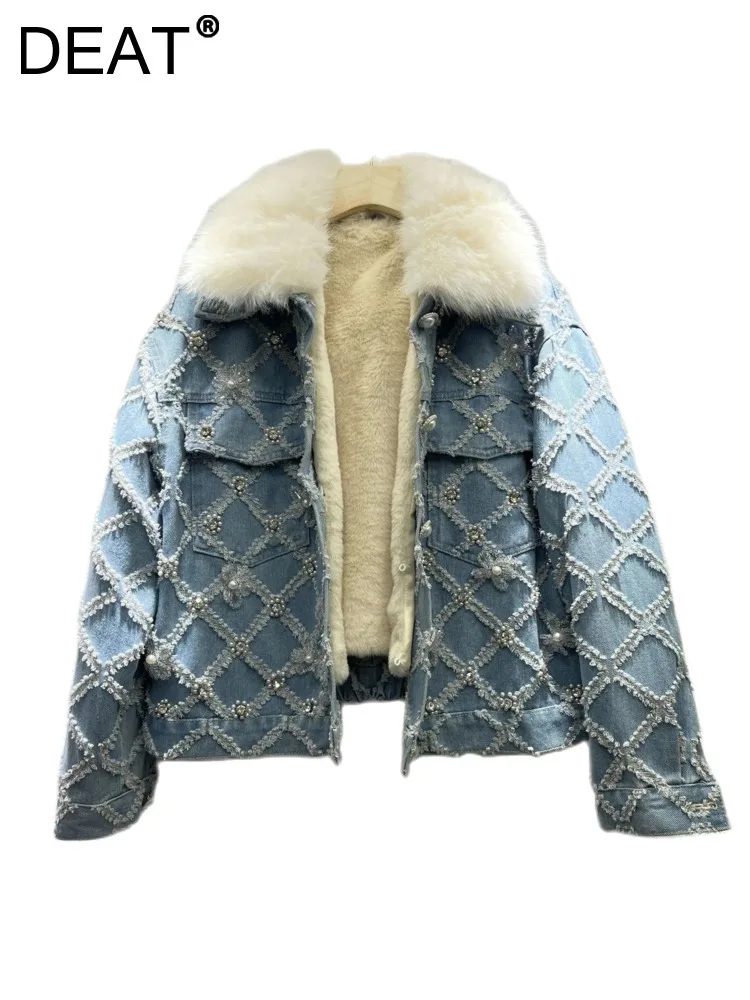 

DEAT Women's Denim Coat Patchwork Faux Fur Collar Distressed Plaid Pearls Buttons Thick Jackets 2024 Winter New Fashion 29L8493