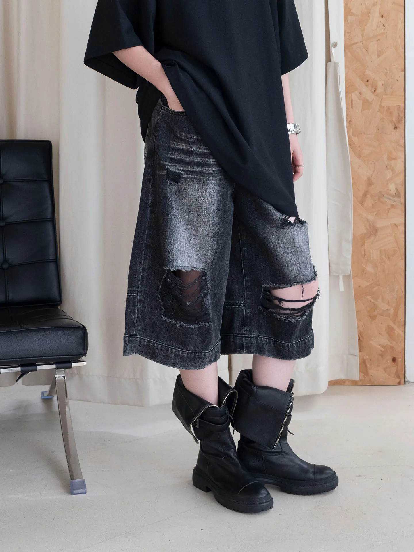 Early autumn new style American retro fashionable distressed cat whiskers washed ripped jeans loose cropped pants for women