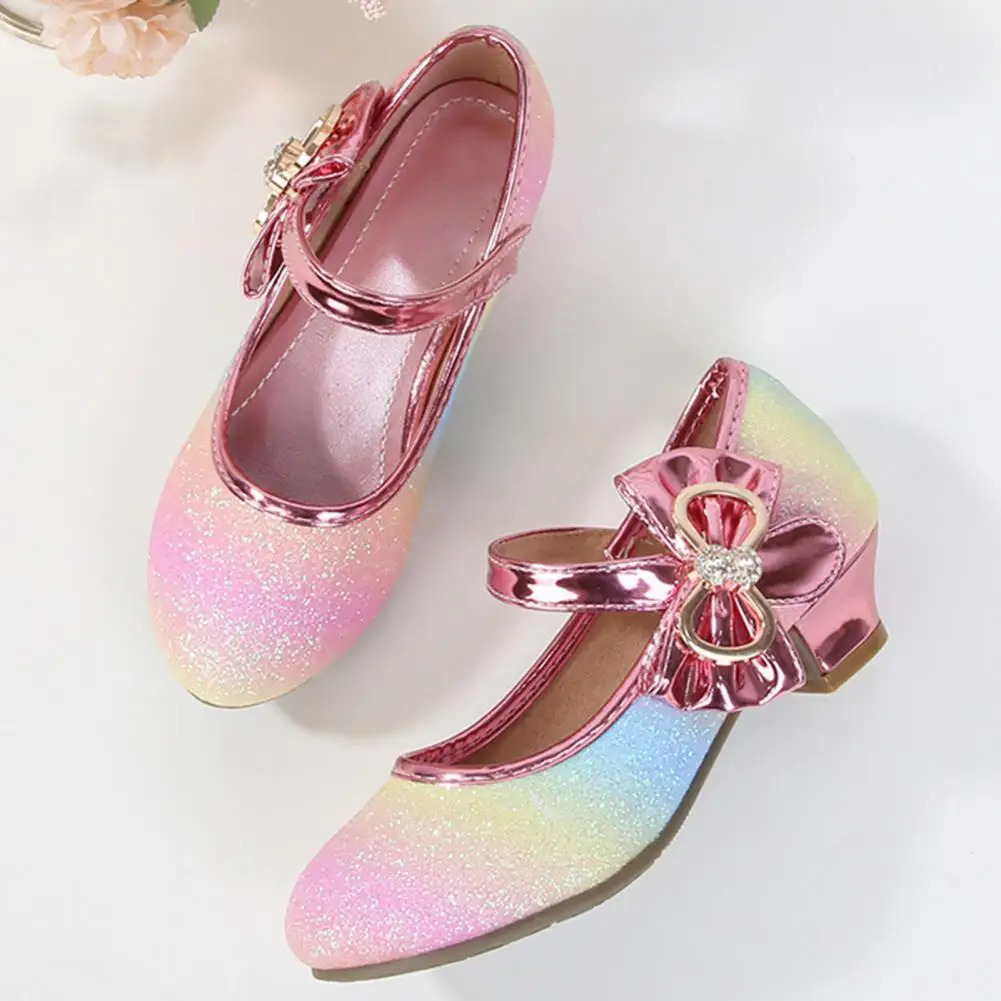 Рисунок 2 - Туфли принцессы с блестящими бантами