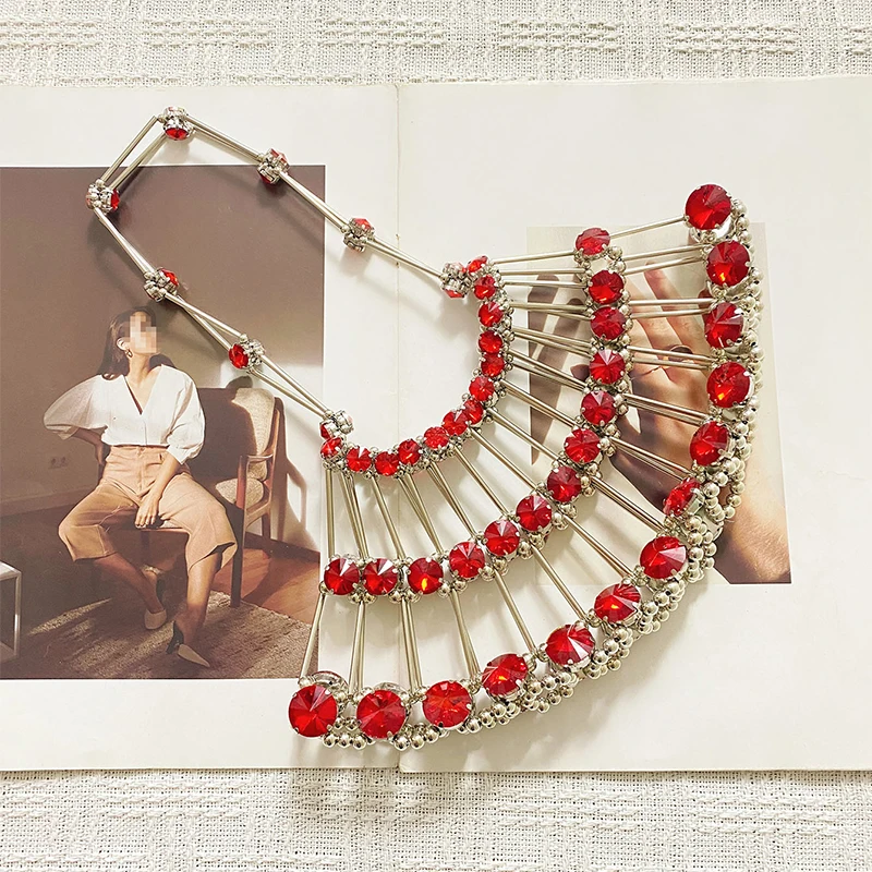 European and American red retro high-end diamond metal handmade bead fan-shaped woven hollow women's hand-held dinner bag view 4