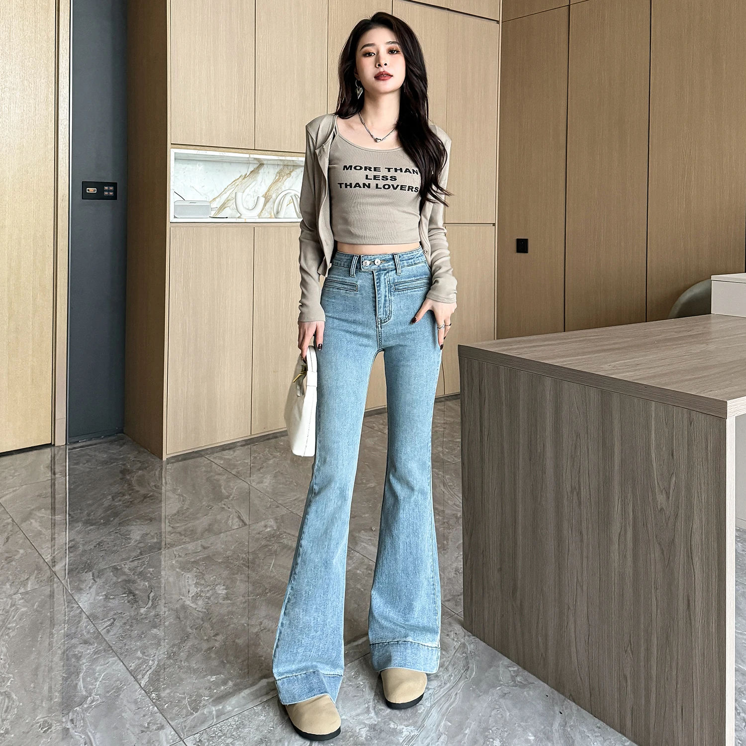 하이 스트리트 트렌드는 더블 버튼 데님과 플레어 바텀이다. 여성용 봄 신상 루즈 심플 편안한 스트레이트 레그 청바지