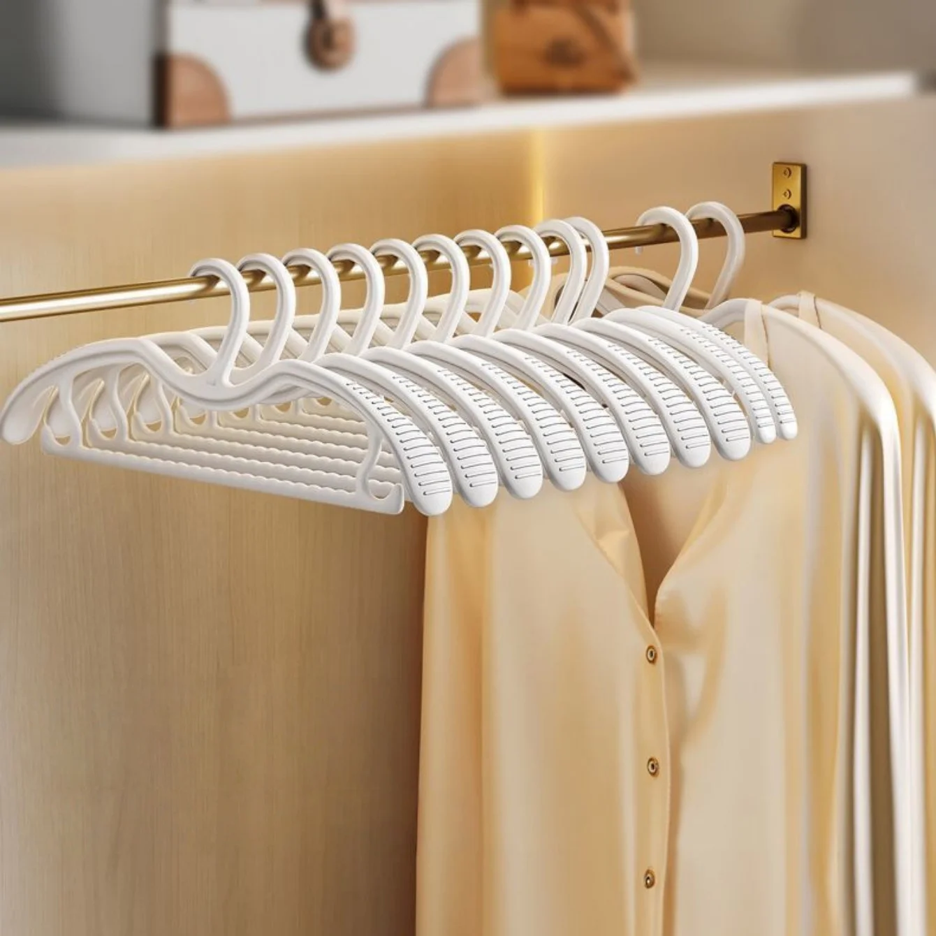 10Pcs Wide Shoulder Hangers, Short Neck 8cm Lift Non-Slip No Trace Clothes Hangers, Space Saving Closet Organizer for Home Dorm