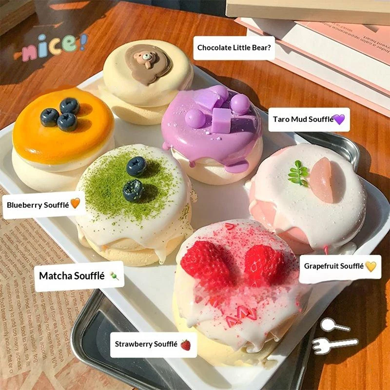 Nouveau jouet soufflé à la fraise avec une texture douce et crémeuse, aspect alimentaire réaliste, parfait pour soulager le stress, cadeau pour enfants, décoration de bureau.