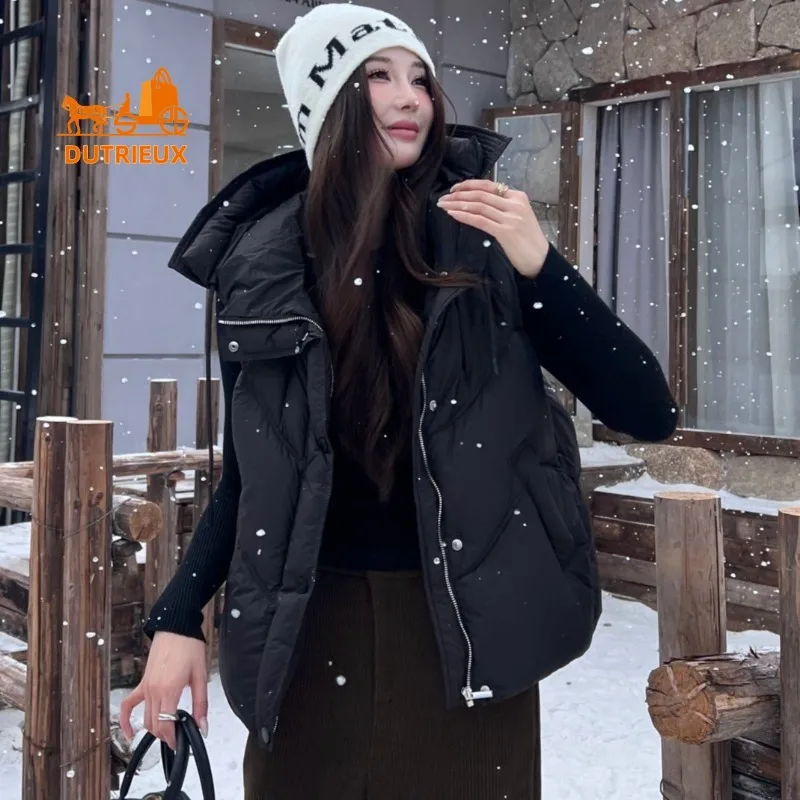 

2025 Winter New Women's Black Hooded Short Vest Down Jacket, 90% Grey Goose Down, Fashionable and Elegant Warm Coat for Women