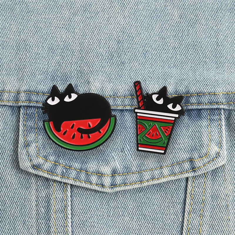 Hexenhaftes schwarzes Katzen-Zauberbuch-Emaille-Pin-Set: Gotische Magie-Themen-Brosche als Reversnadel für Halloween-Kostümpartys und Dekoration – Detail 2