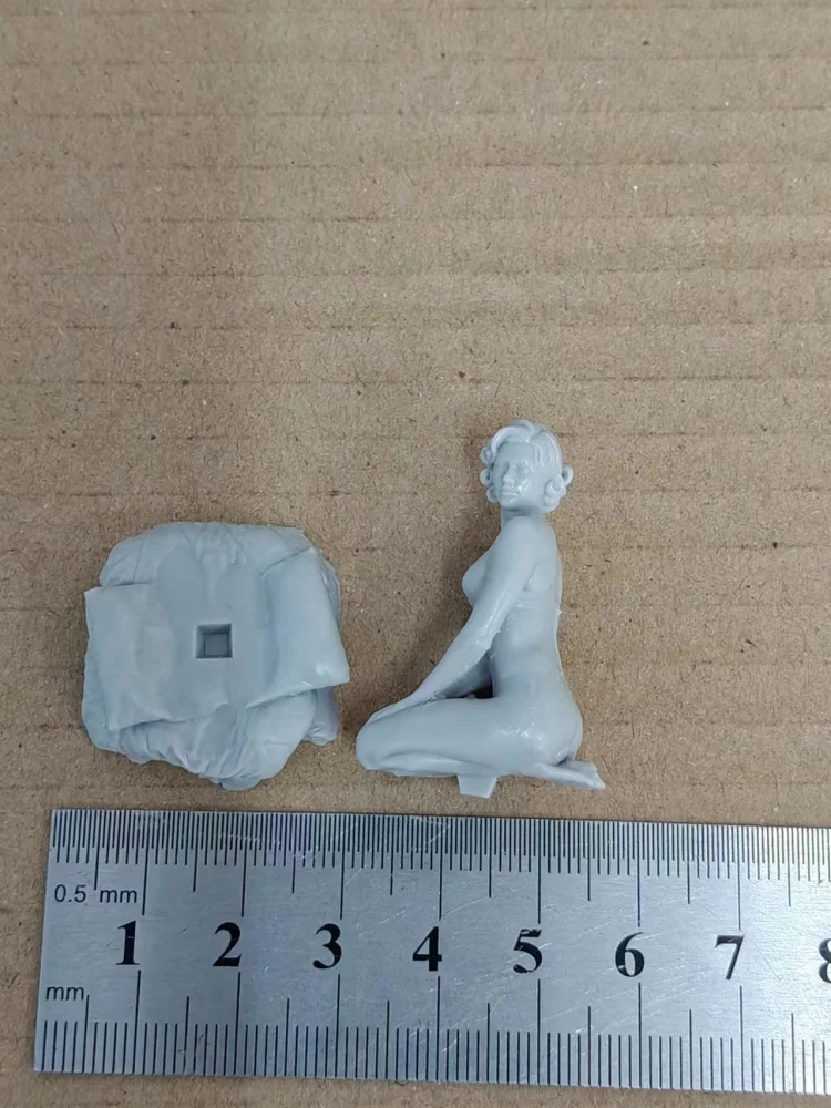 Figura de resina a escala 1/24, Kit de modelo de mujer noble tejida y vuelta a su cabeza, juguetes de escultura sin pintar sin montar DIY ﻿