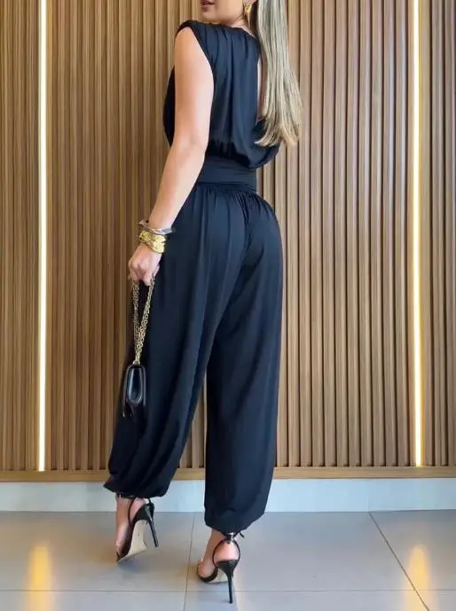 จั๊มสูทผู้หญิงใหม่ประจำฤดูร้อนปี 2026 สีพื้น คอกลม แขนกุด ดีไซน์หลังเว้า มีสายรัดเอว ผ่าข้าง ขาผูกเชือก