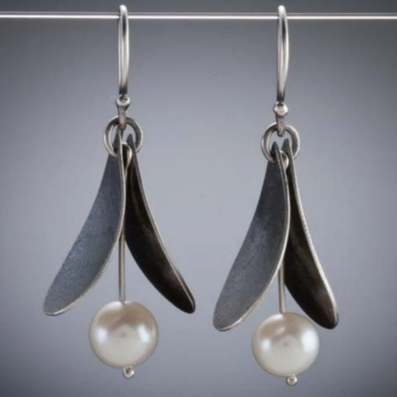 Minimalist Style Vintage Imitation Pearl Floral Dangle Earrings for Women Artistic Elegant Banquet Anniversary Jewelry Accessory