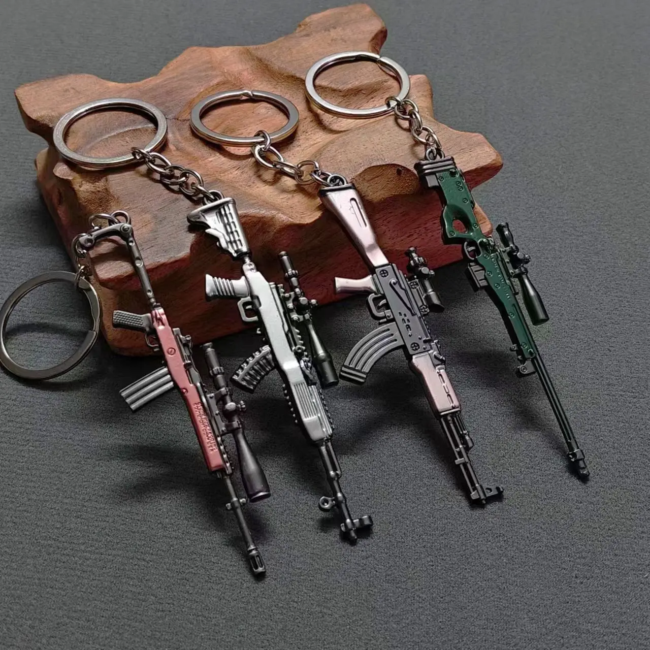 Mini-Spielwaffen-Legierungsmodell-Schlüsselanhänger, verschiedene Gewehrformen, Metall-Schlüsselanhänger, Taschenanhänger, nicht funktionsfähiges Sammlerstück. – Detail 3