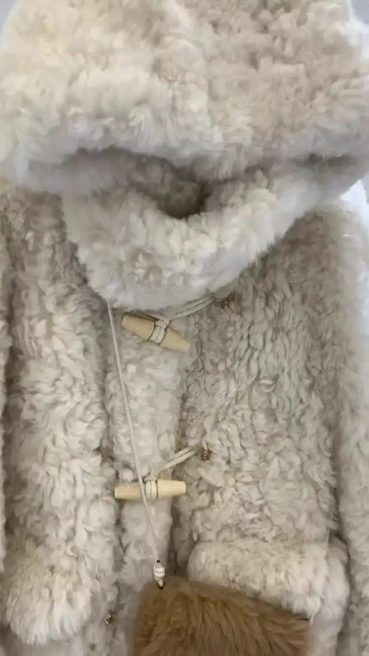 2025, Winter-Kapuzenmantel aus Kunstfell, verdickter, umweltfreundlicher Lammfell-Parka für Damen, warme Jacke mit Hornknöpfen