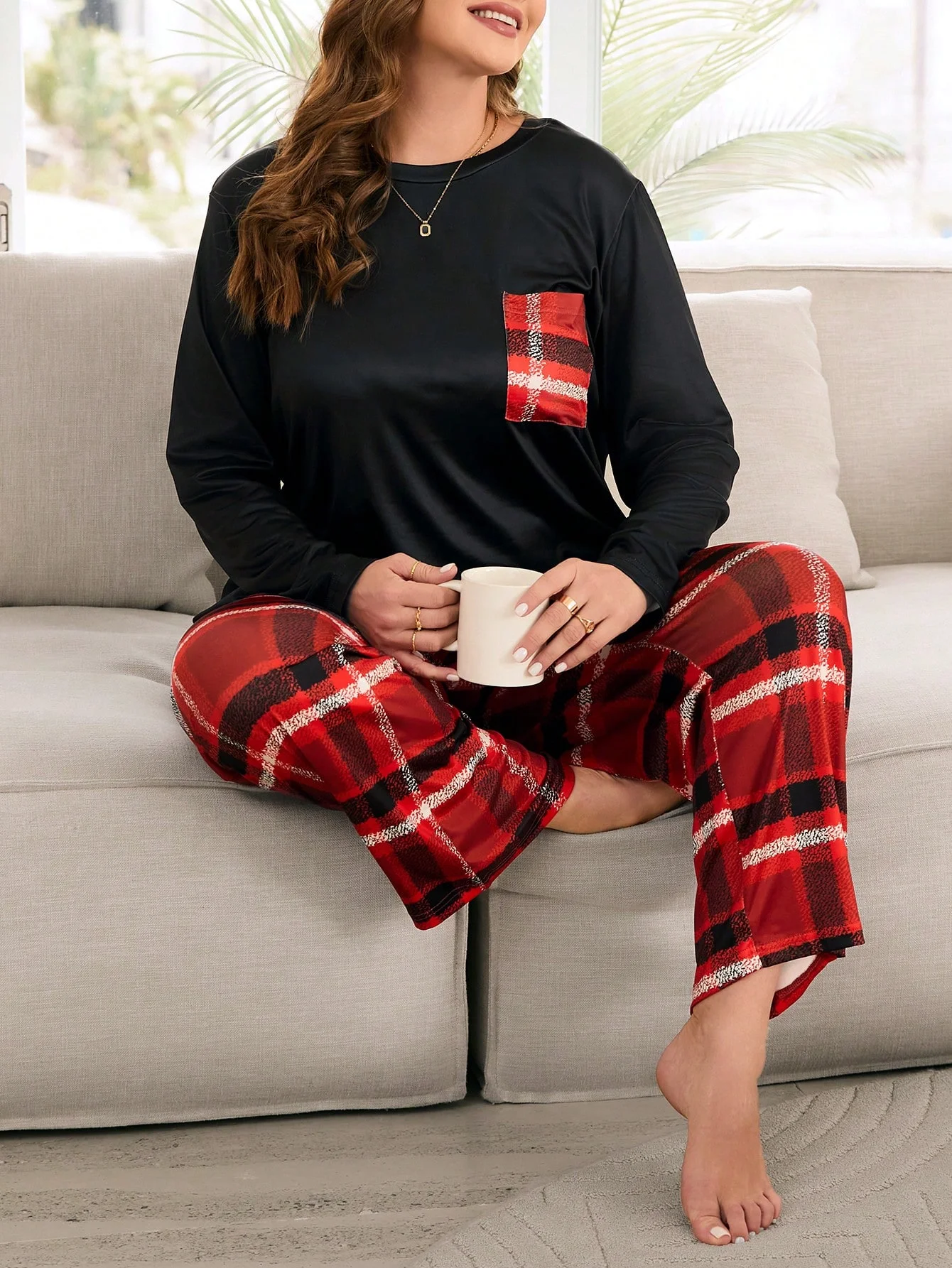 Autumn and winter loose and comfortable red checkered printed long sleeved round neck top&pants plus size women\'s sleepwear set