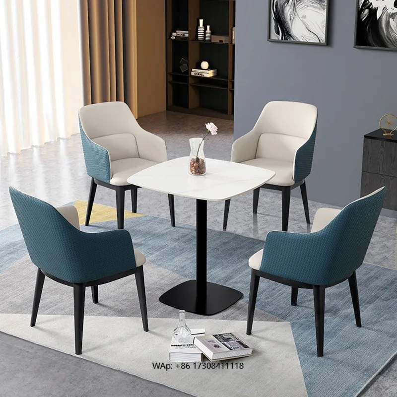 

Современный дизайнерский комплект стола и стульев для кофеен, кондитерских, торговых центров: комфортабельный четырехместный набор со стильным столом