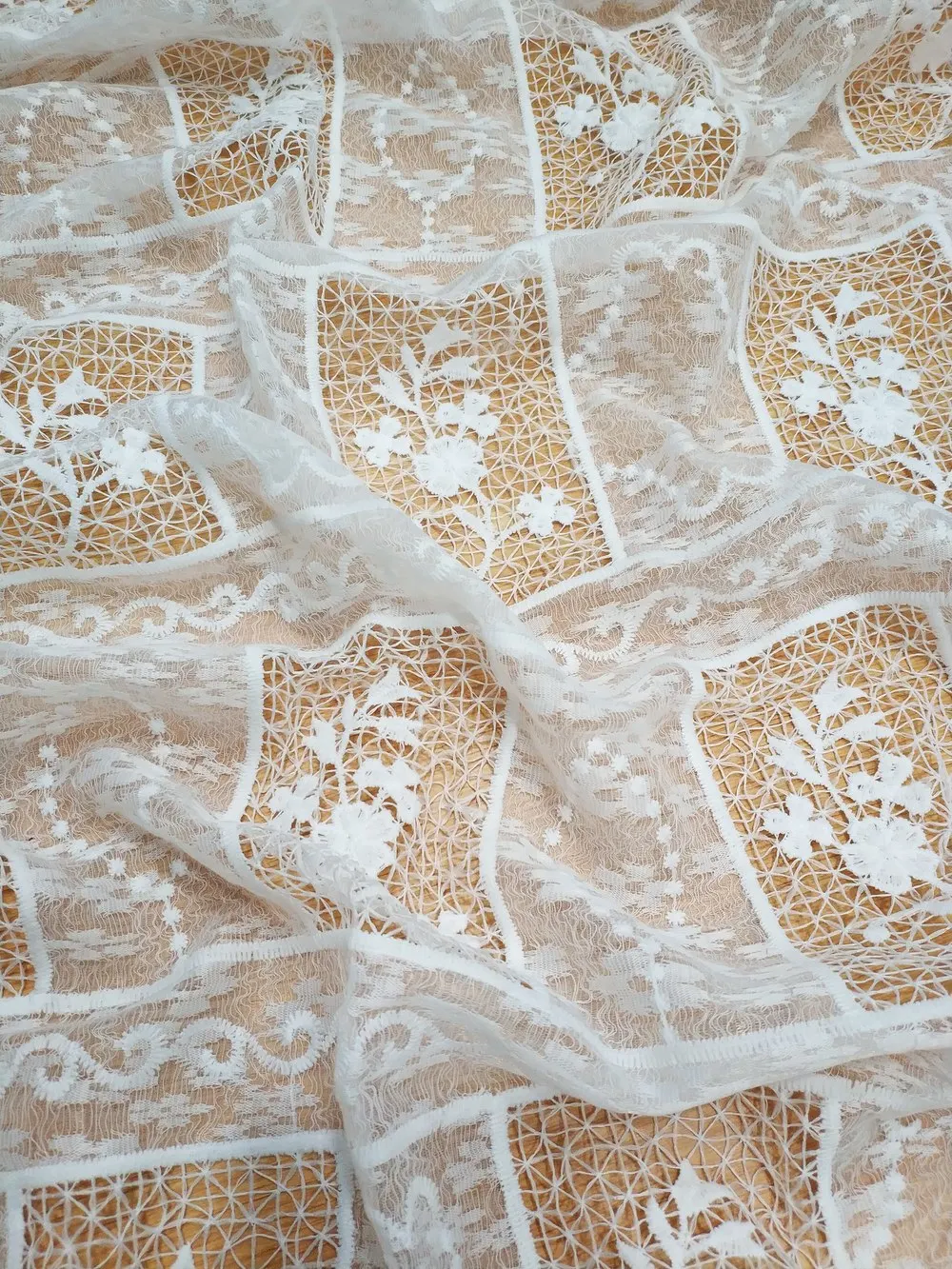 

Luxurious soft check hollow-out embroidered lace fabric for fashionable designer clothing fabric, dress clothing DIY fabric