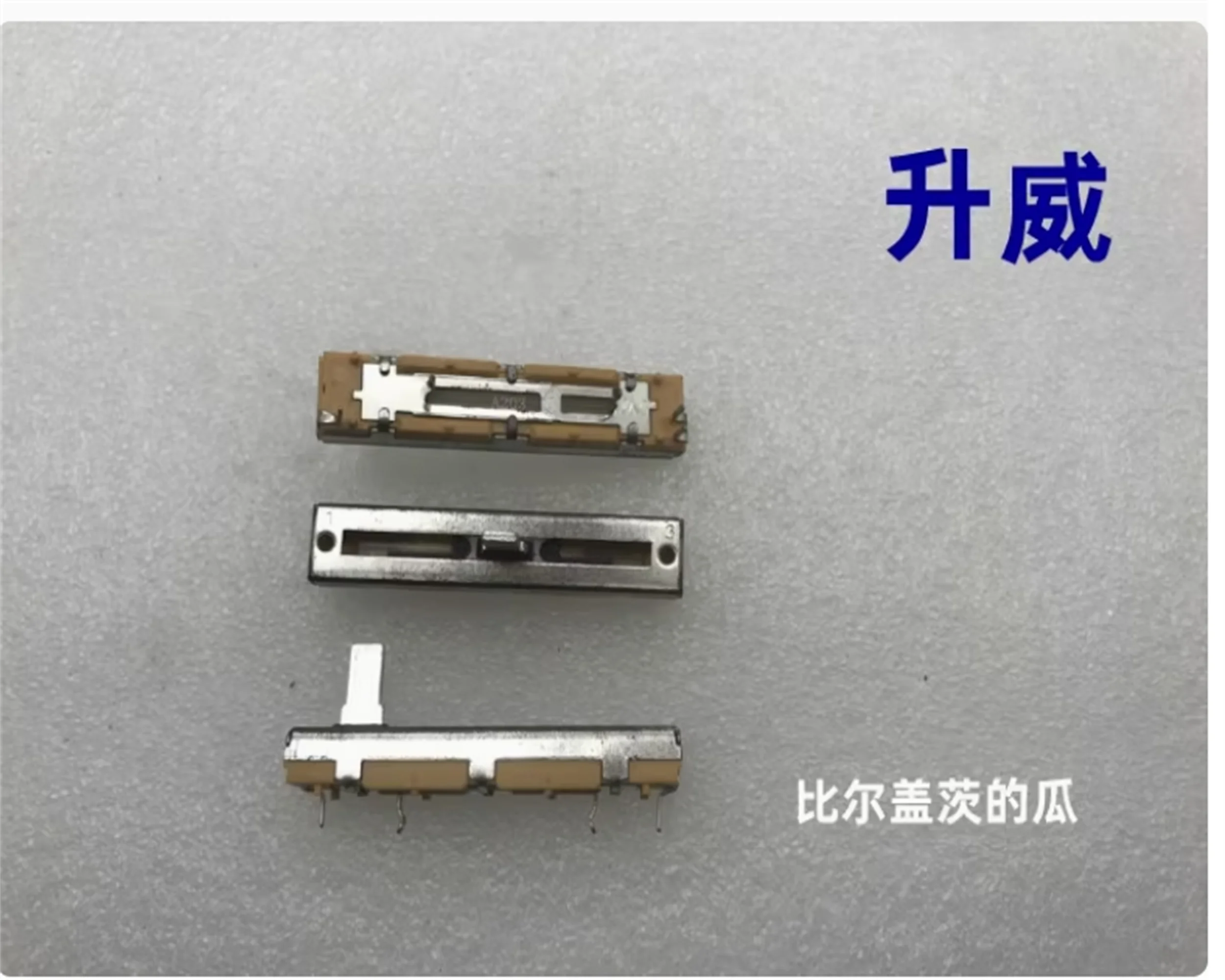 2 PCS Shengwei SA3005NOOA-HA1-00 single link direct sliding potentiometer 4.5mm A20K shaft length 10mm appearance oxidation