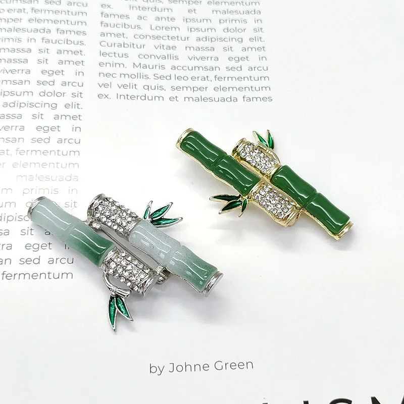 

A high-end, niche, retro, sophisticated and versatile silk scarf clasp brooch with bamboo joint imitation jade water diamonds
