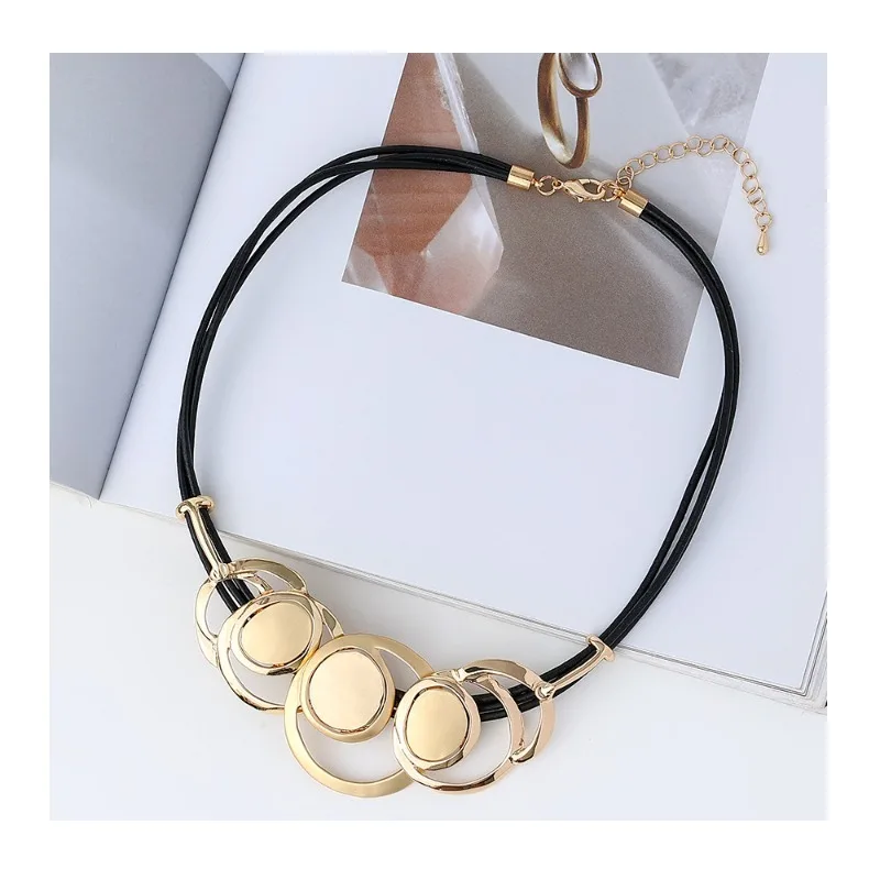

Foreign Trade Explosion Female Irregular Jewelry Retro Simple Alloy Collarbone Short Necklace