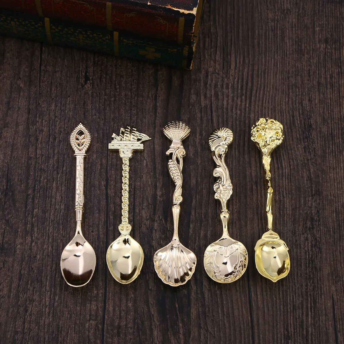 5Pcs Carved Coffee Spoon Alloy Retro Style Long Handle Stirring Spoon Set for Coffee Bar Milk Tea Shop